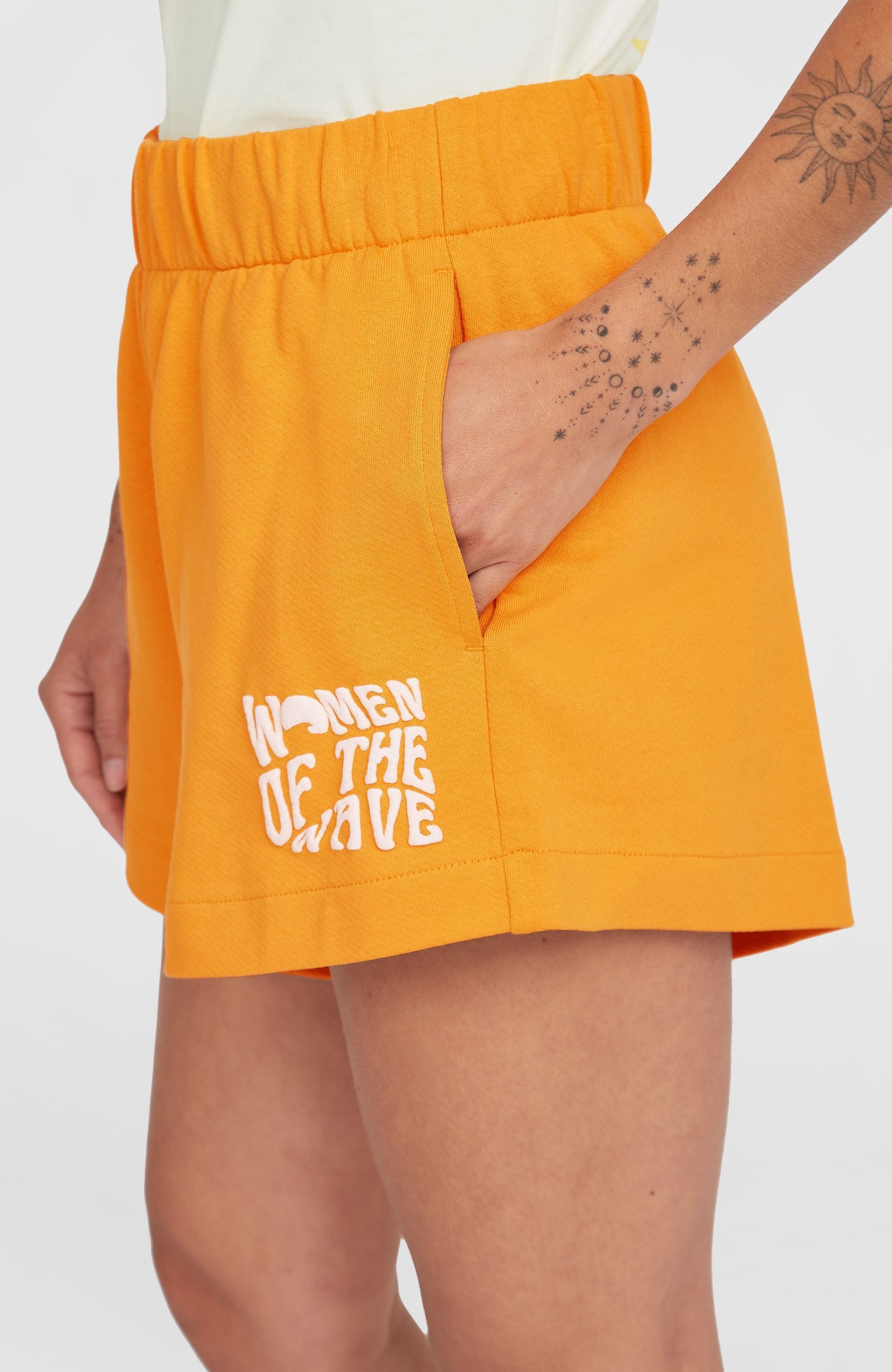 Women of the Wave Sweatshorts Women Golden Honey