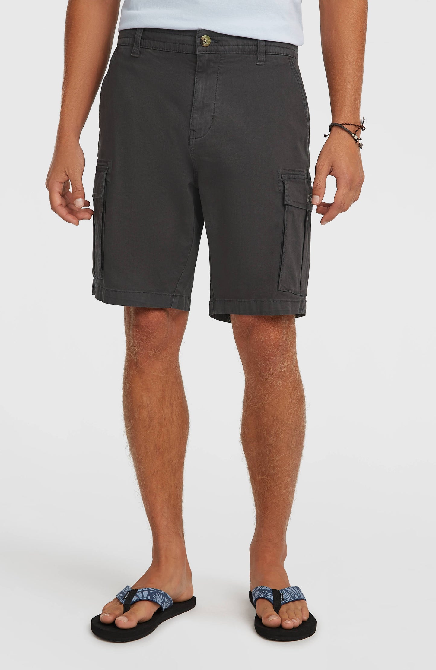 Essentials Cargo Shorts Men Raven