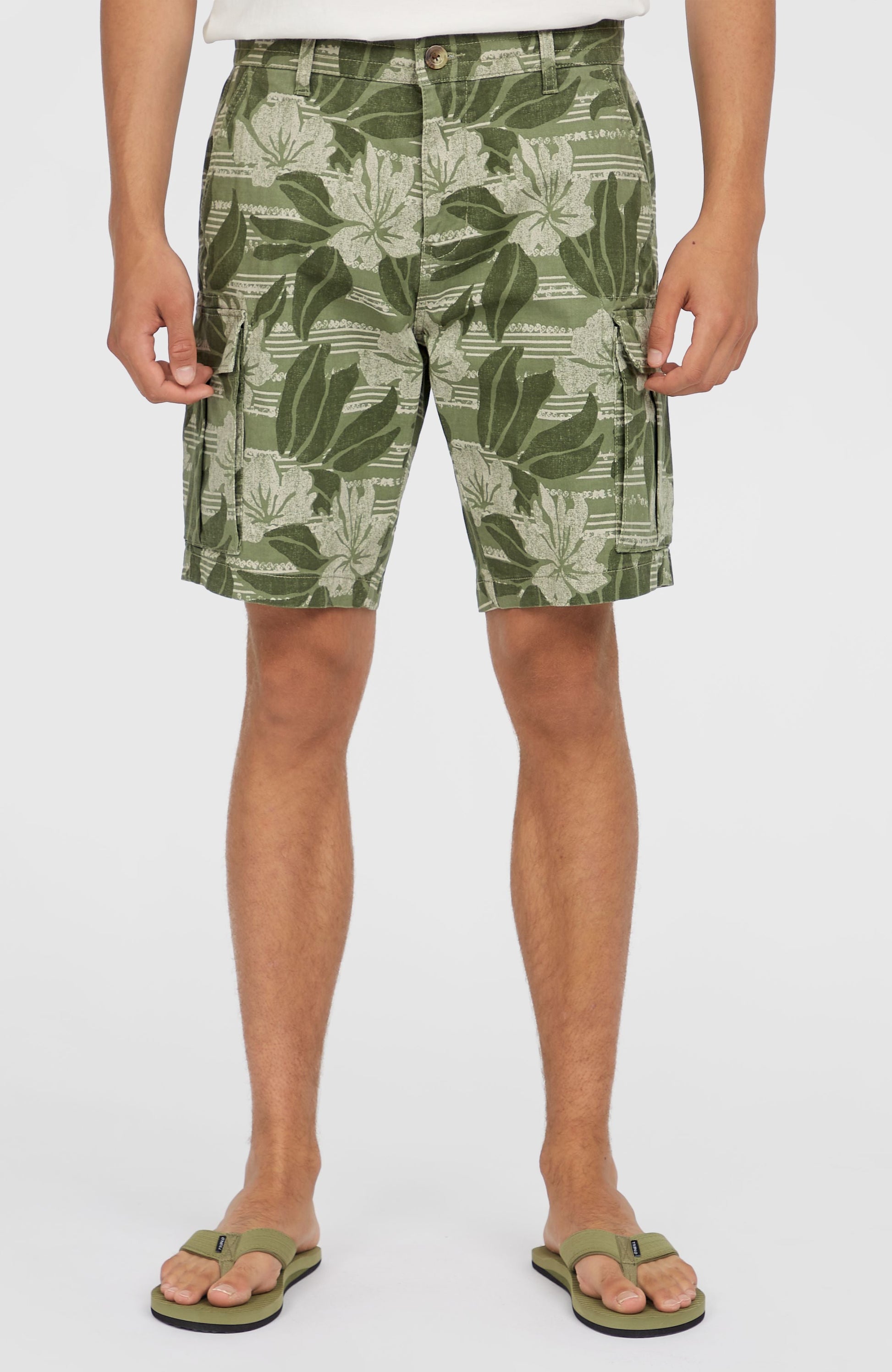 Essentials Cargo Shorts Men Green Tonal Dusty Flower