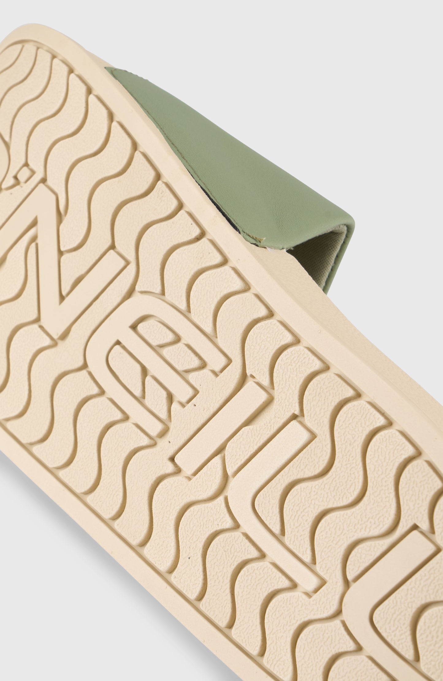 Summer Must-Have Slides Men Avery Fern