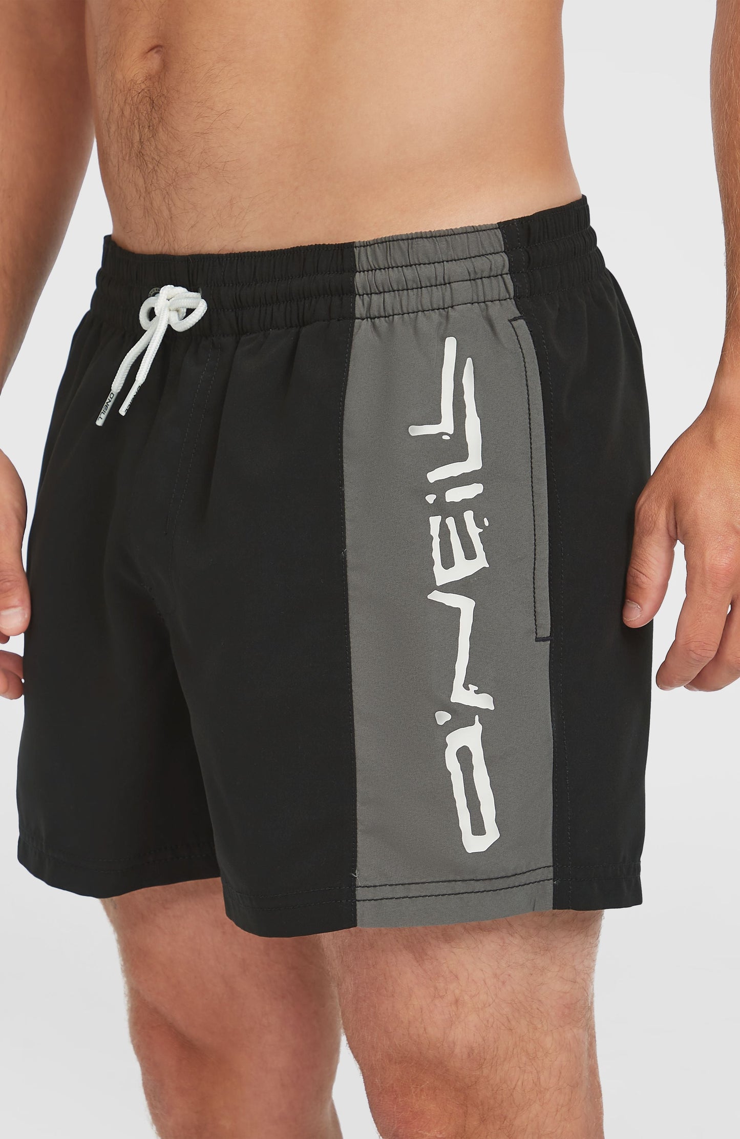 Retro 14'' Swim Shorts Men Black Out Colour Block