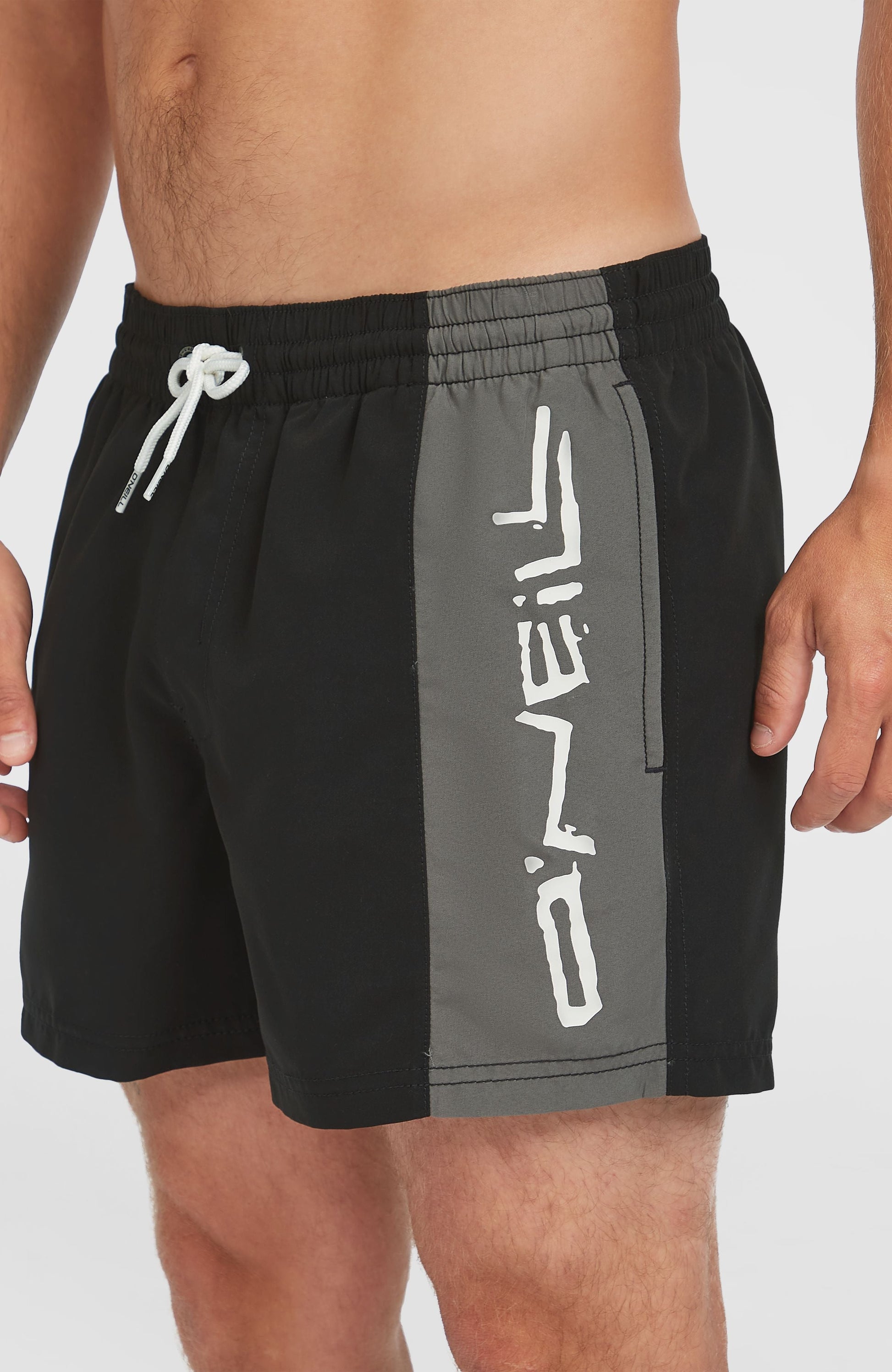 Retro 14'' Swim Shorts Men Black Out Colour Block